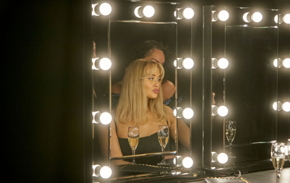 Shot of someone taking a selfie at the No 7 Virtual Event